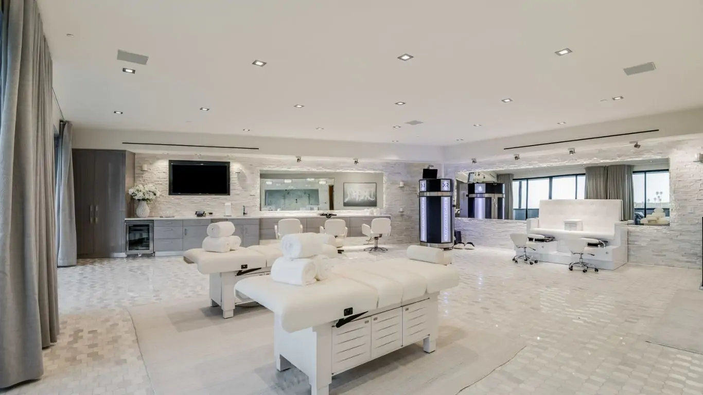 Villa Dominica | Los Angeles