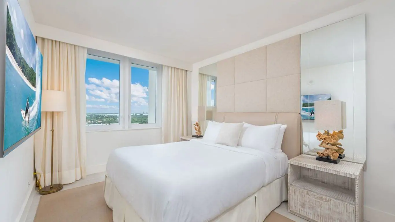 1 Hotel Apartment Den | Miami