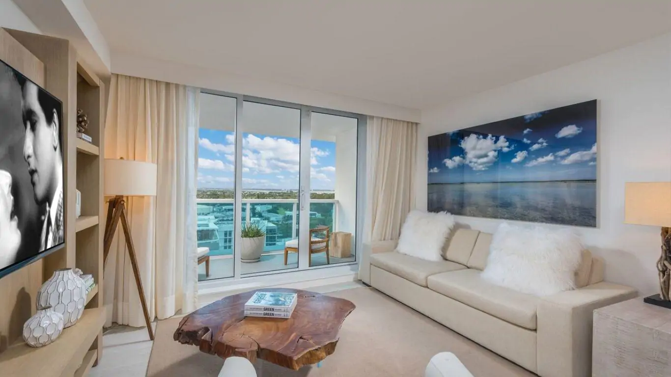 1 Hotel Apartment Den | Miami