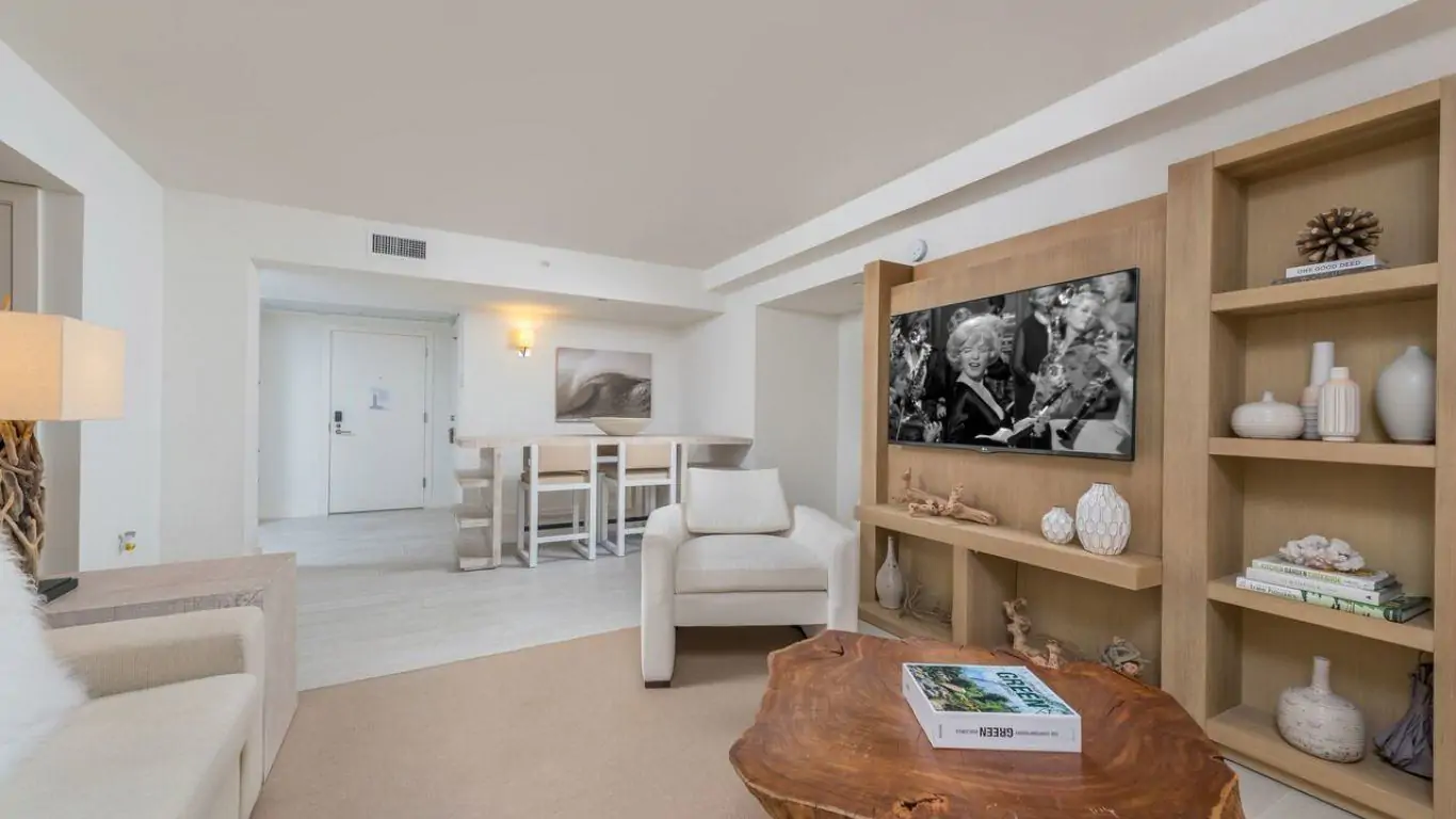 1 Hotel Apartment Den | Miami