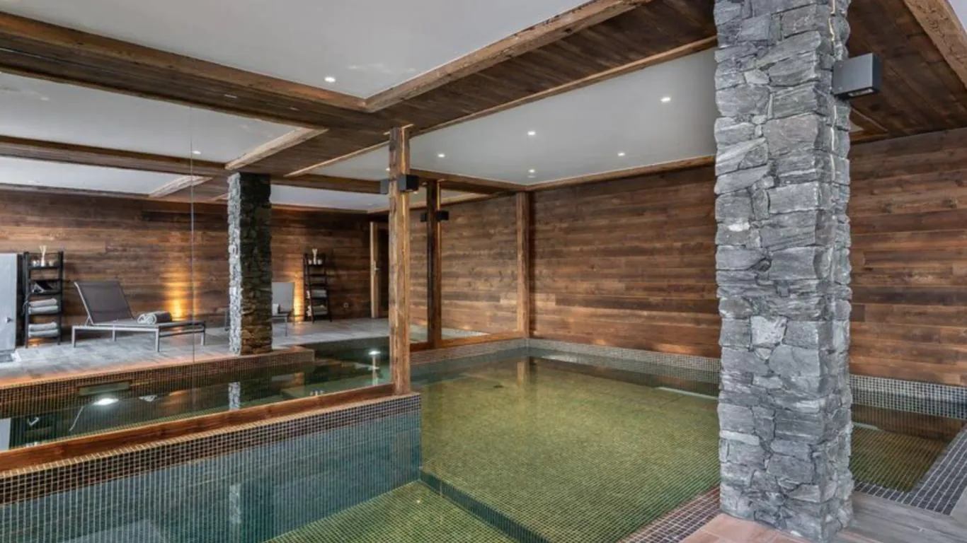 Chalet Pure White Crystal | Rest of France