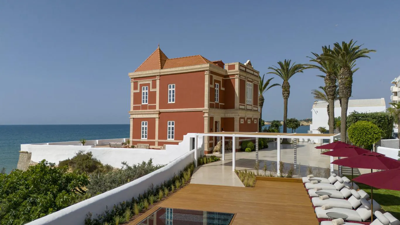 The Red Chalet | Rest of Portugal