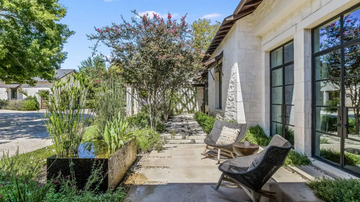 Villa Sylvia | Austin