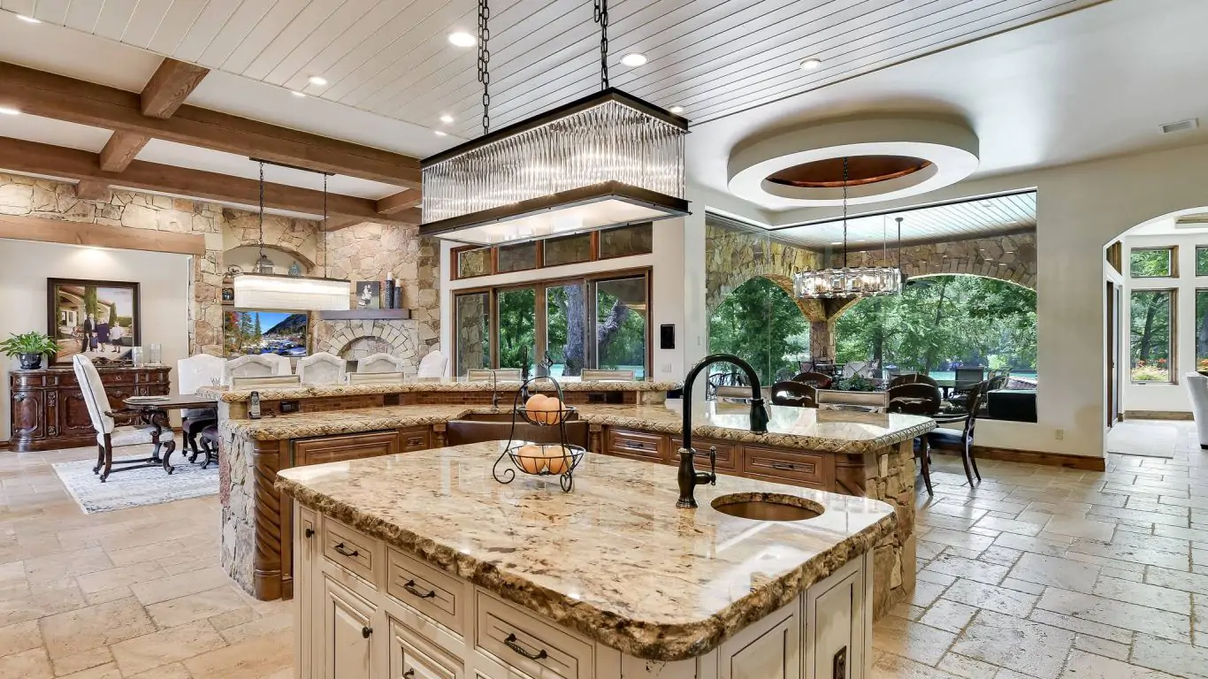 Villa Penelope | Austin