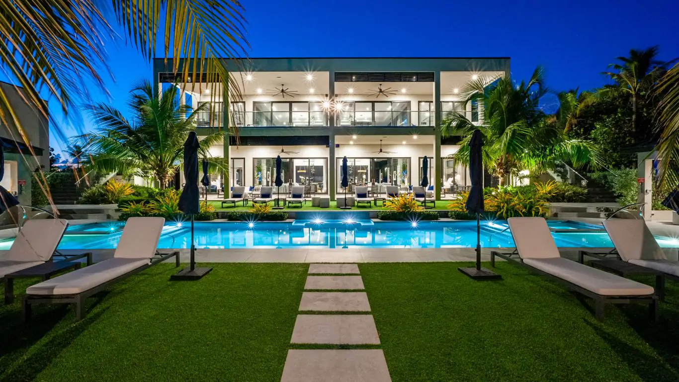 The Coconut Grove Suites | Cayman Islands