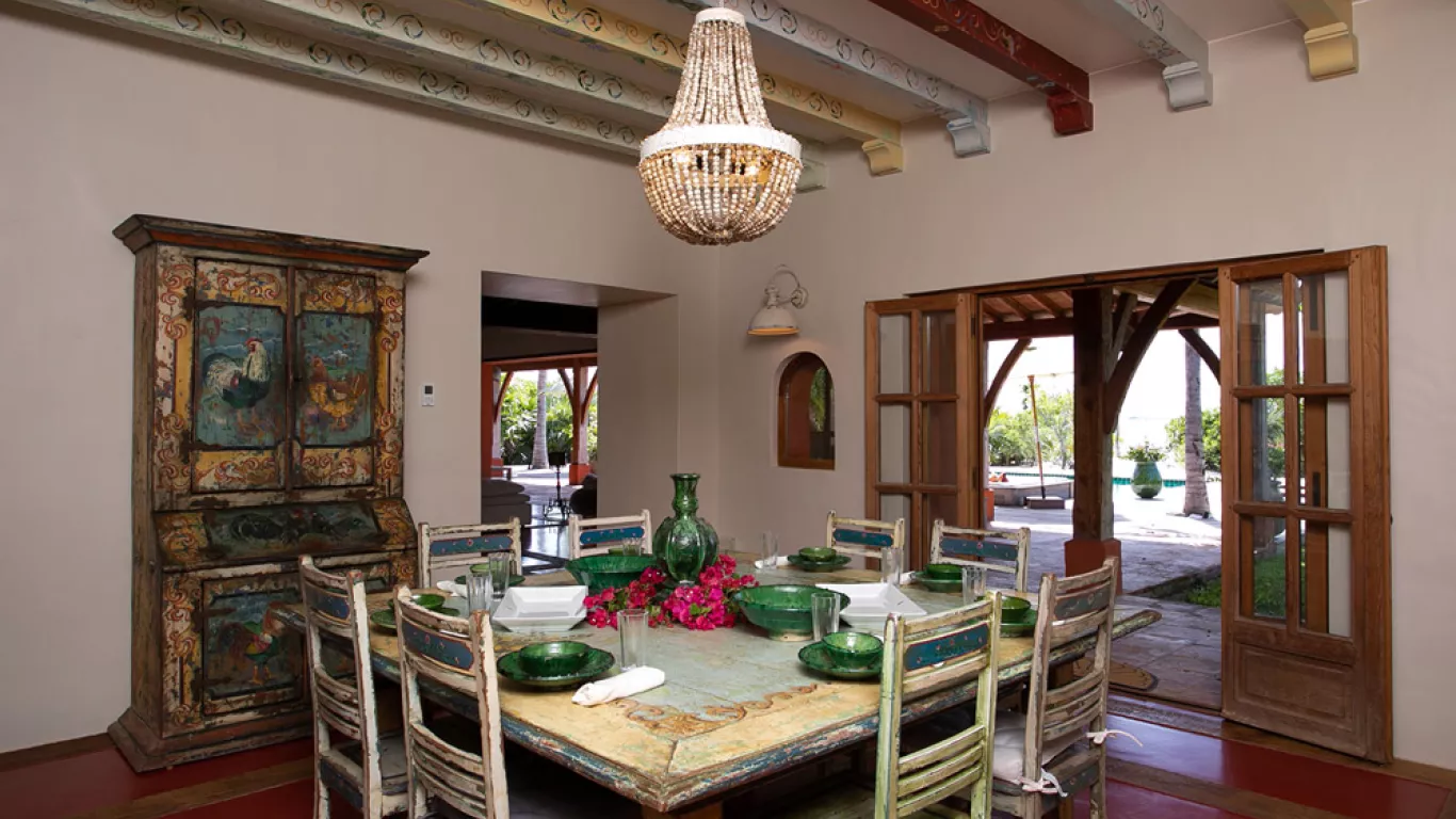 L Hacienda | Bahamian Islands