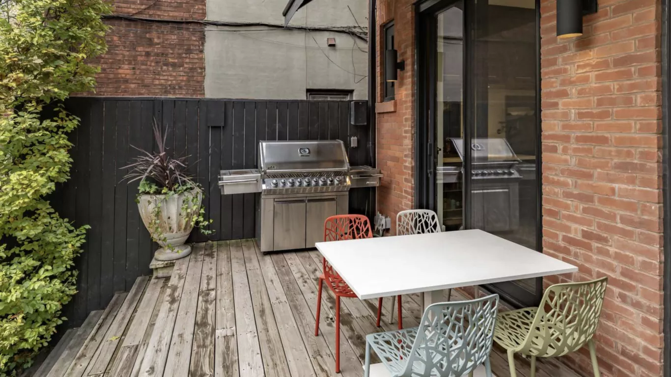 Villa Helena | Toronto