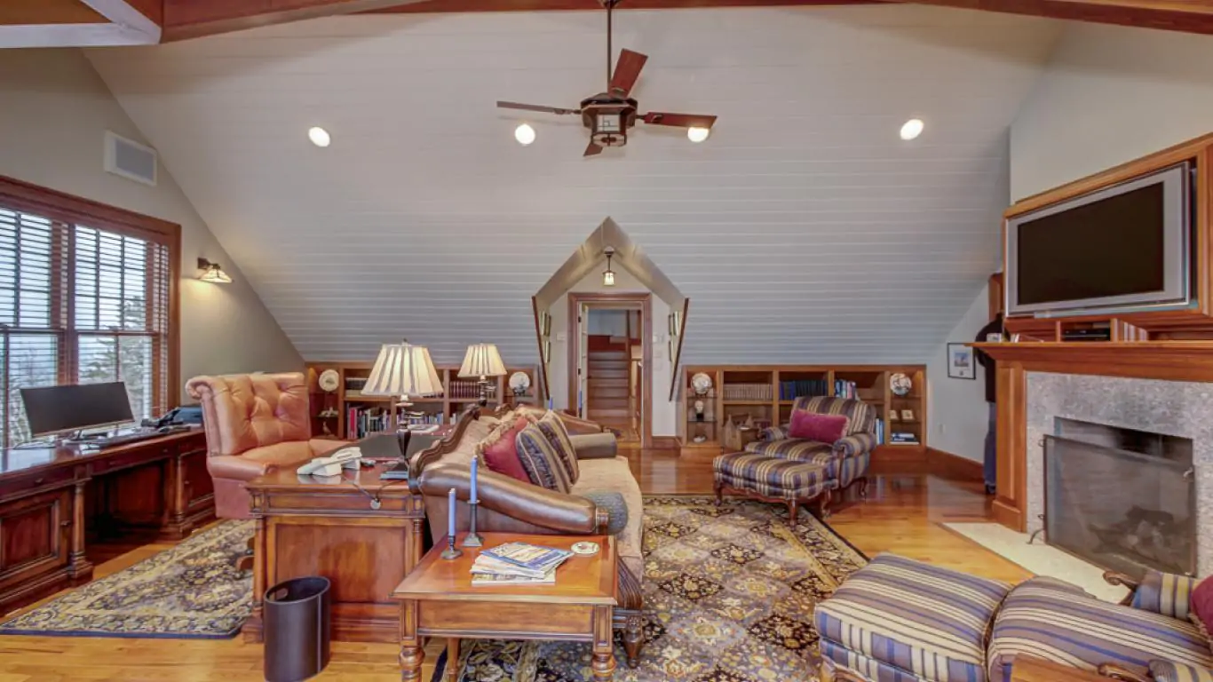 Villa Eastern Watch | Maine