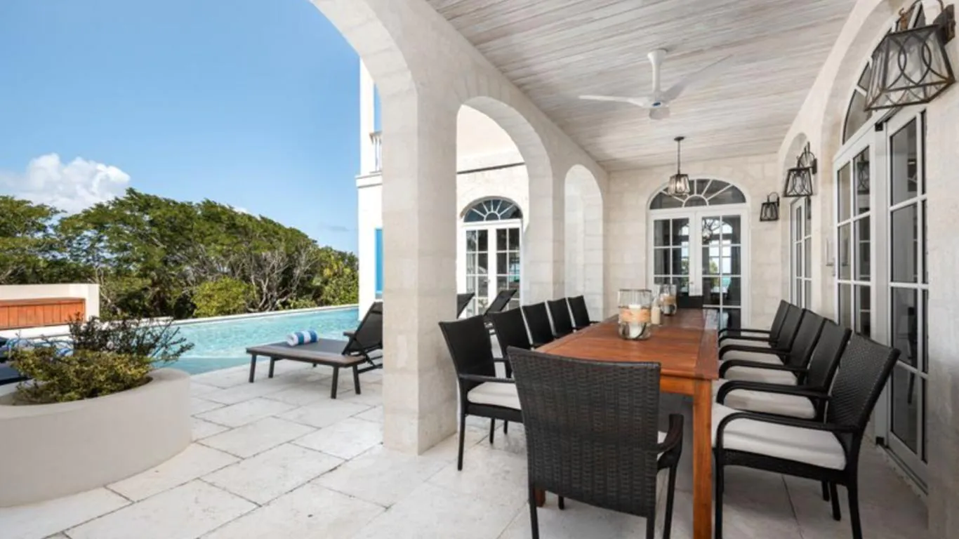 Lizard Lounge | Turks and Caicos