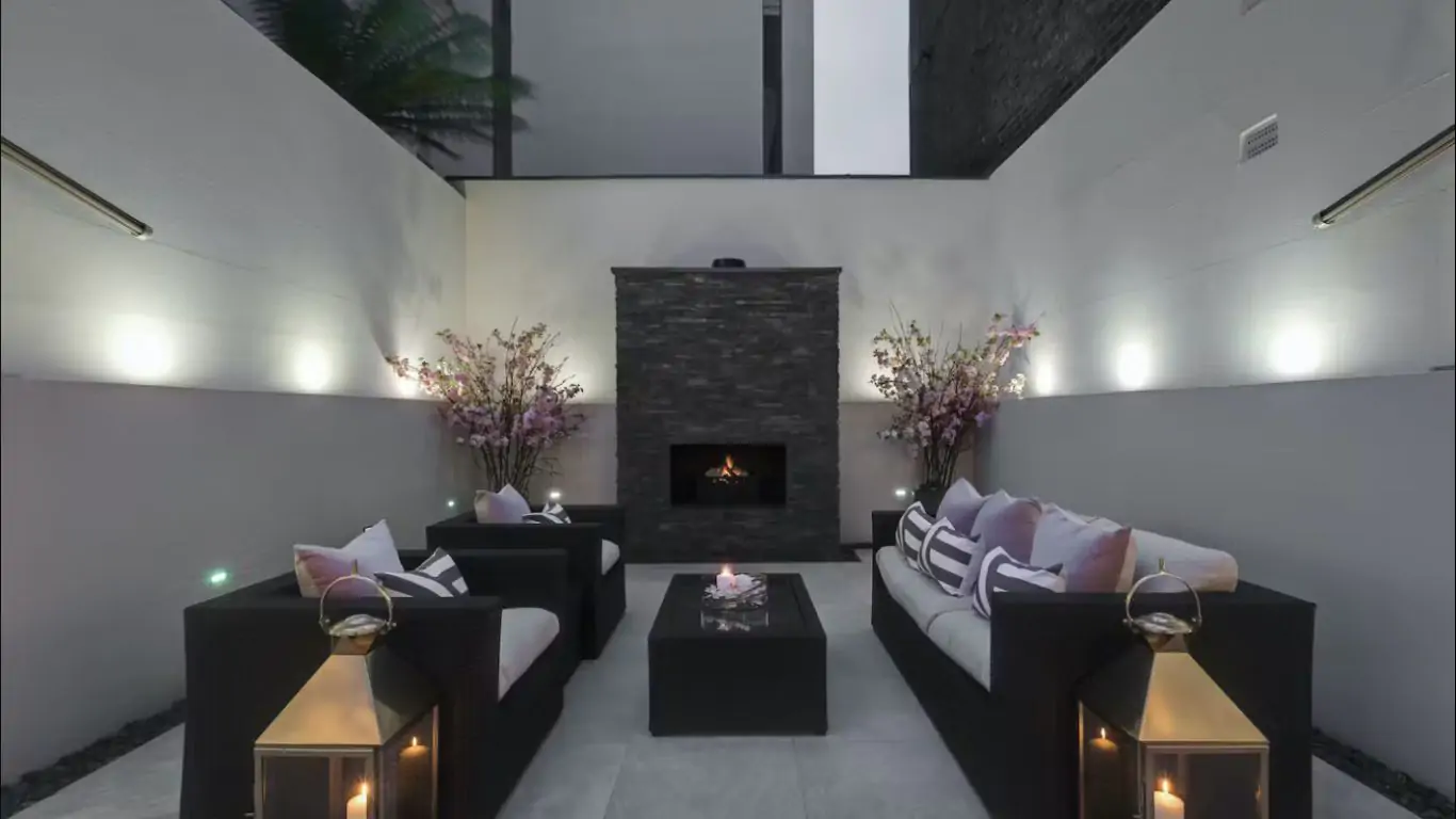 Townhouse Antoinette | London