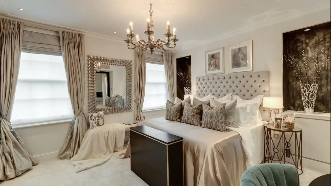 Townhouse Antoinette | London