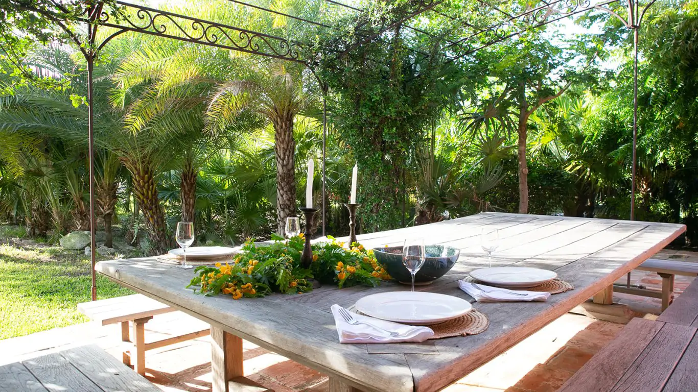 L Hacienda | Bahamian Islands
