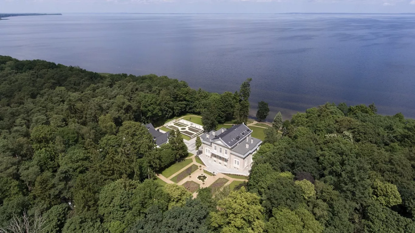 Manowce Palace | Poland