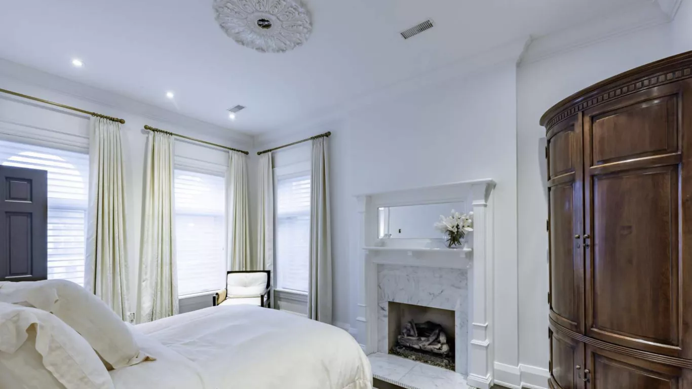 Villa Helena | Toronto