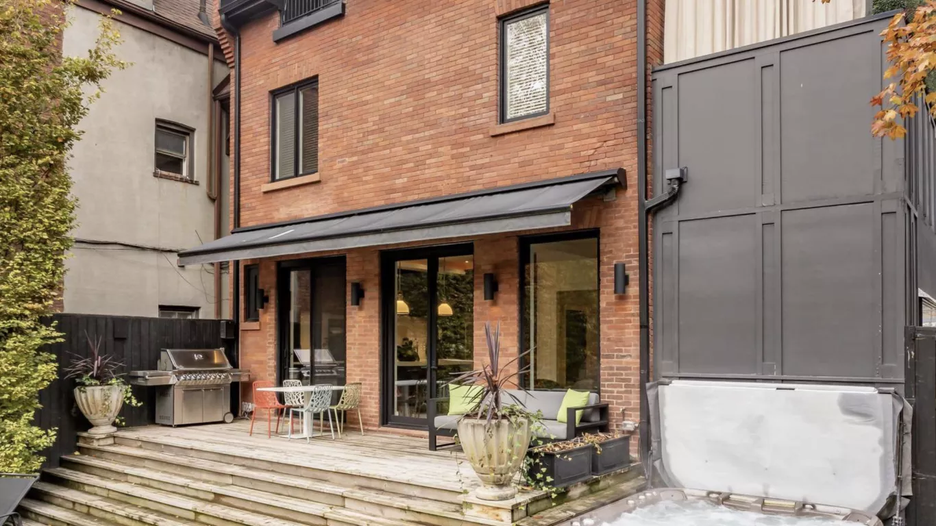 Villa Helena | Toronto