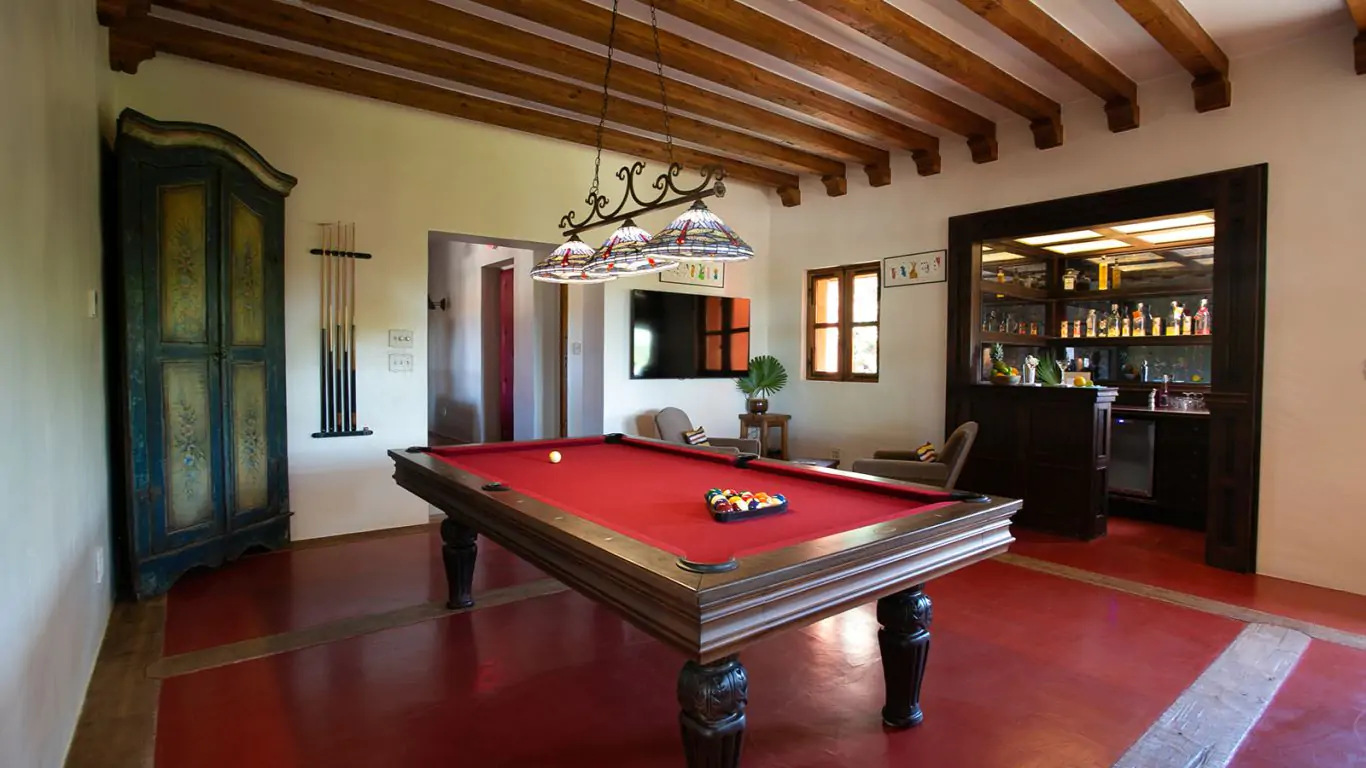 L Hacienda | Bahamian Islands