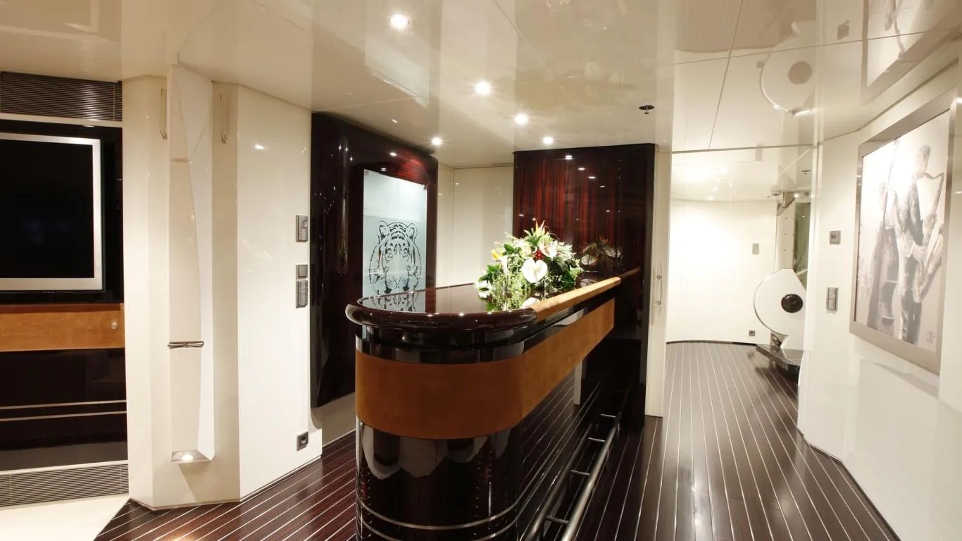 Yacht Vera 171 | Yachts