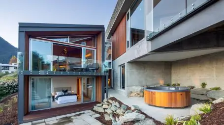 Ladena | New Zealand