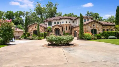 Villa Penelope | Austin