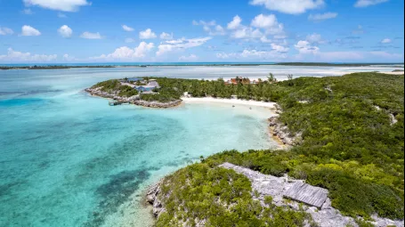 L Hacienda | Bahamian Islands