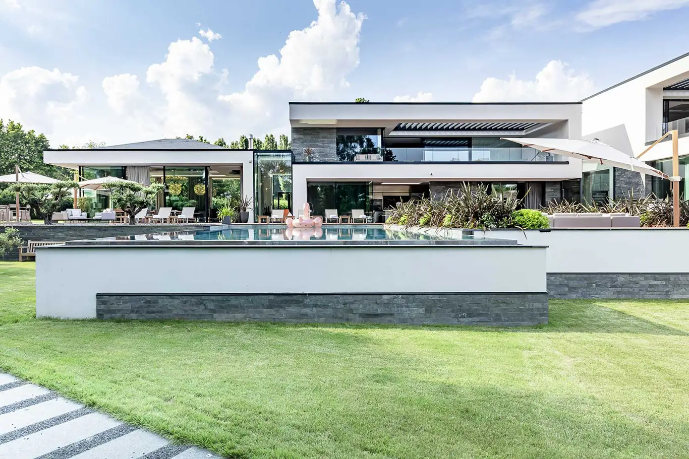 Ultima Geneva Grand Villa